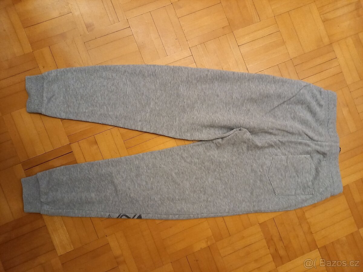 Chlapecké tepláky velikost 140-146 - 2