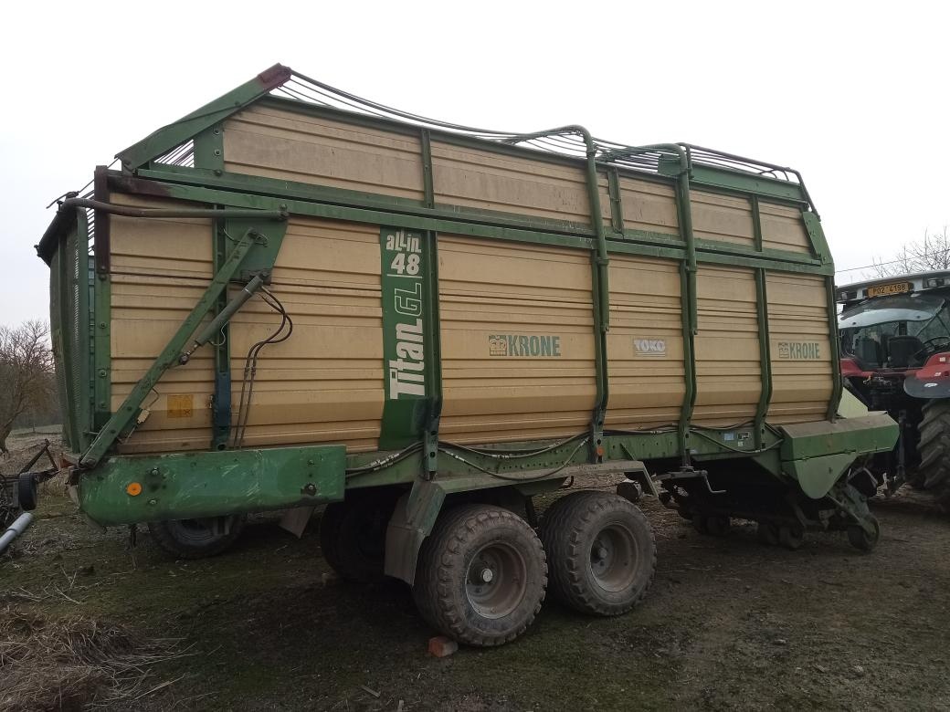 sběrací senážní vůz krone titan - 2