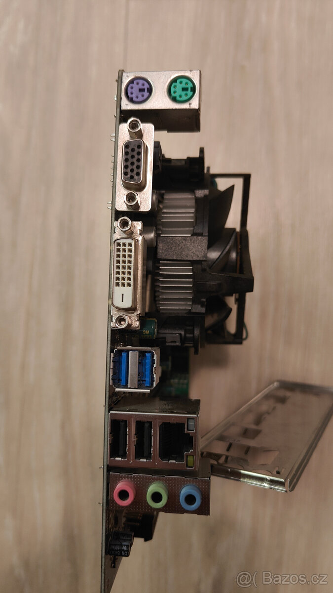 Gigabyte GA-H81M-S2V + Intel Pentium G3250 + 4GB ram - 2