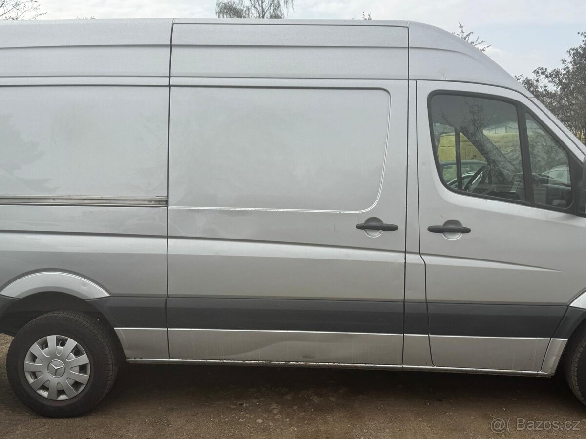 Mercedes-Benz 906 - 2