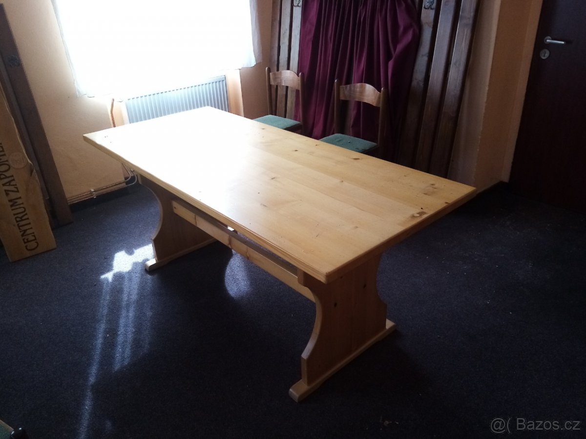 Jídelní stůl masiv - 2