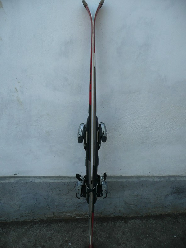 Tři páry značkových lyží - 2