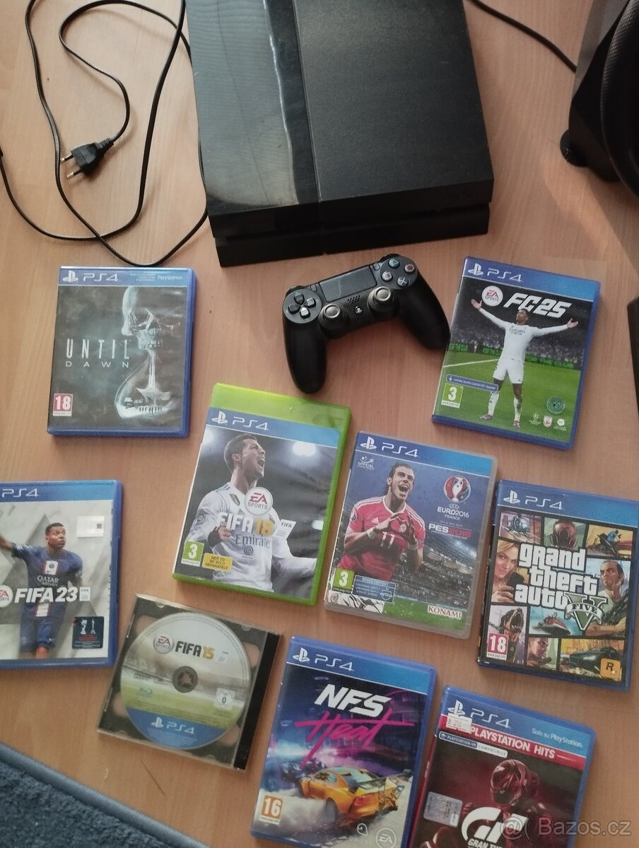 Ps4 + příslušenství - 2