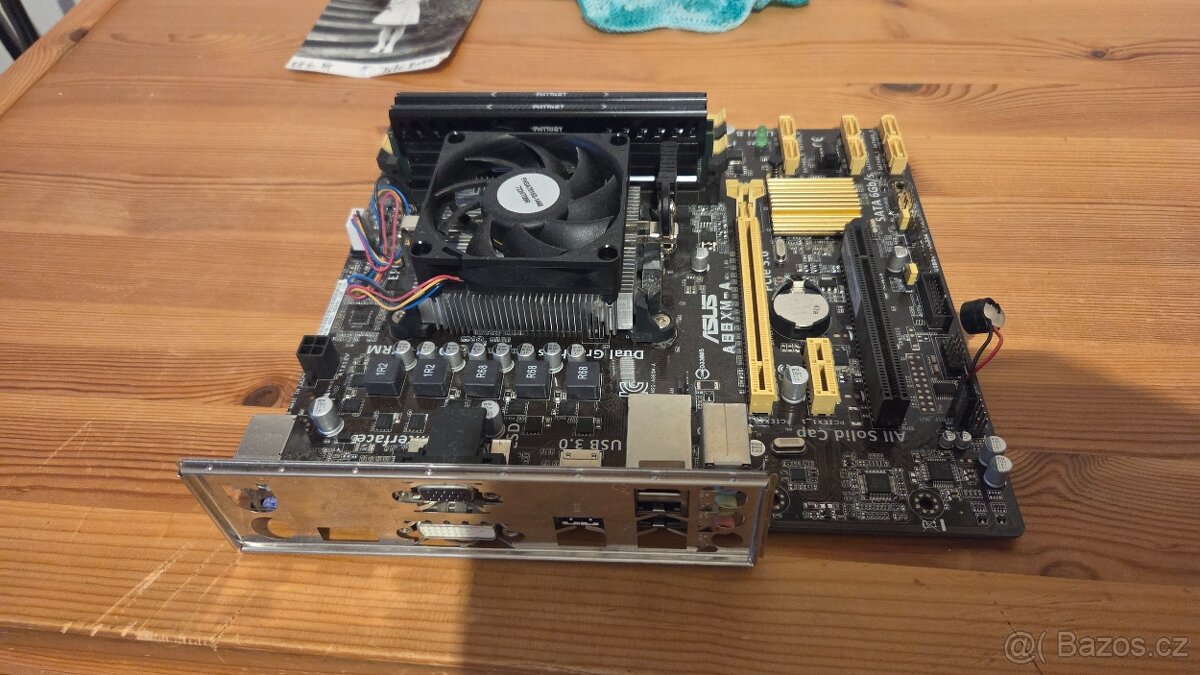 Základní deska s procesorem a paměti - 2