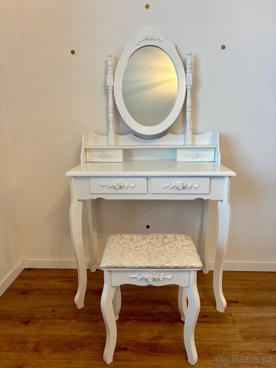 Dětský kosmetický stolek - 2