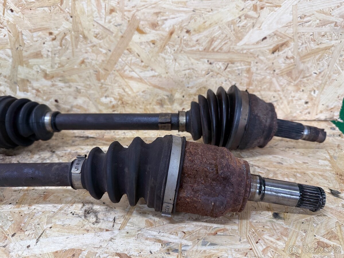 PŘEDNÍ POLOOSY FIAT LINEA 1.3 MJTD 51816764 / 51816768 - 2