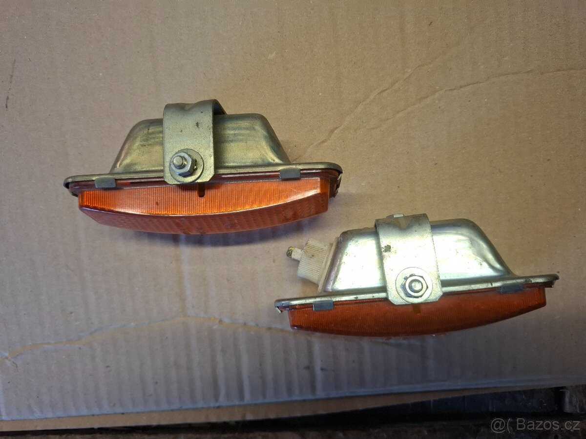 Přední blinkry Škoda 100, 110r a užovka - 2