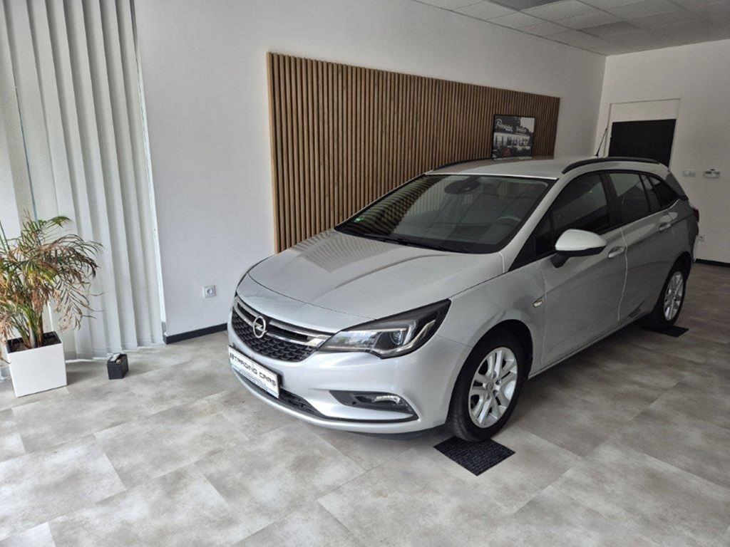 Opel Astra 1,6 CDTi 81kW Excite ST - 2
