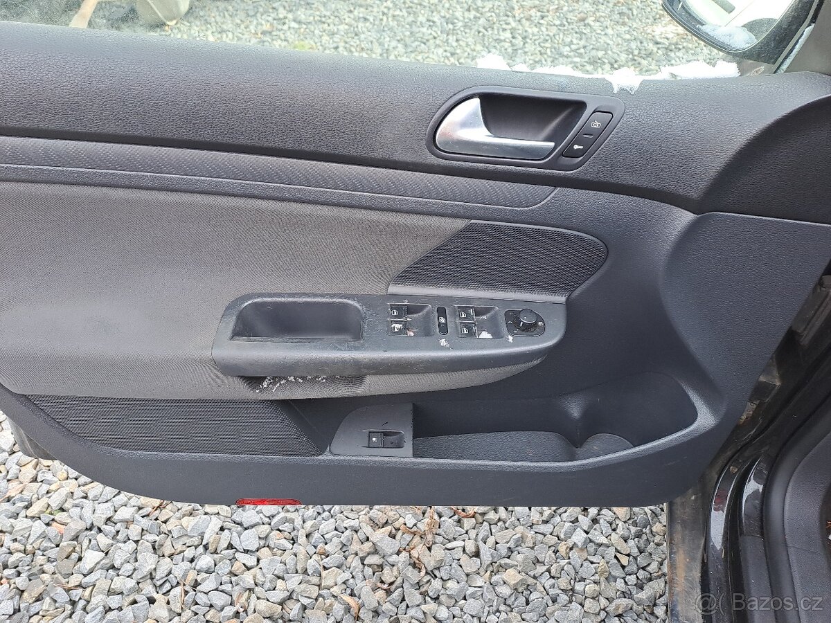 Volkswagen golf 5. Barva lc9z LC9Z CERNA - 2