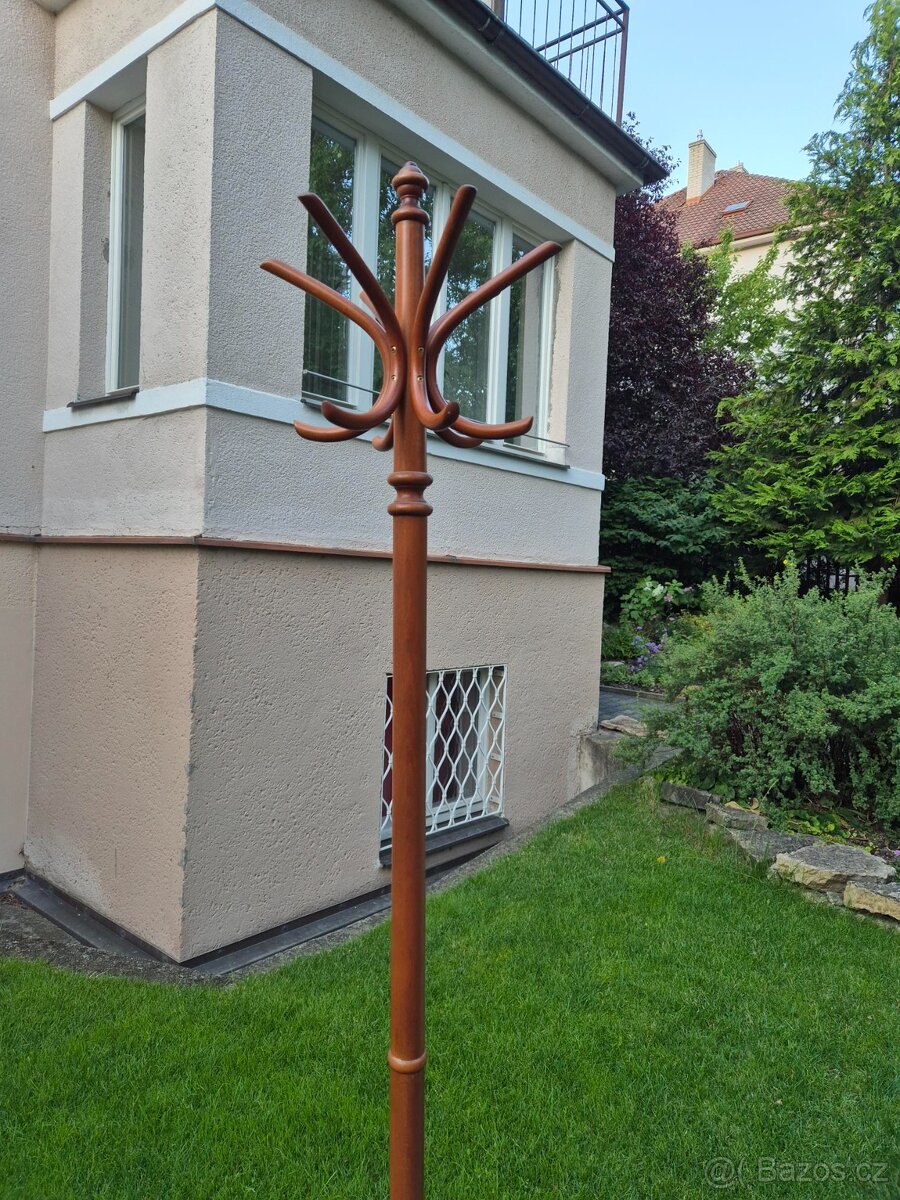 Věšák dřevěný - 2