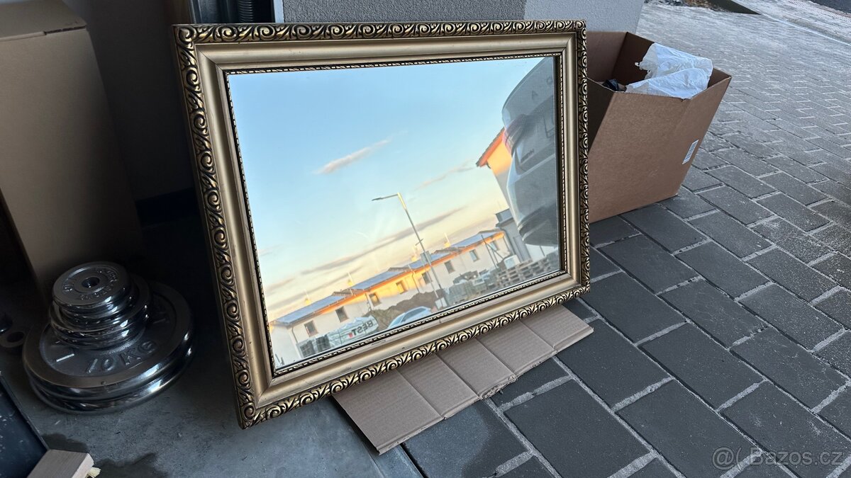 Zrcadlo ve zlatém rámu - 2