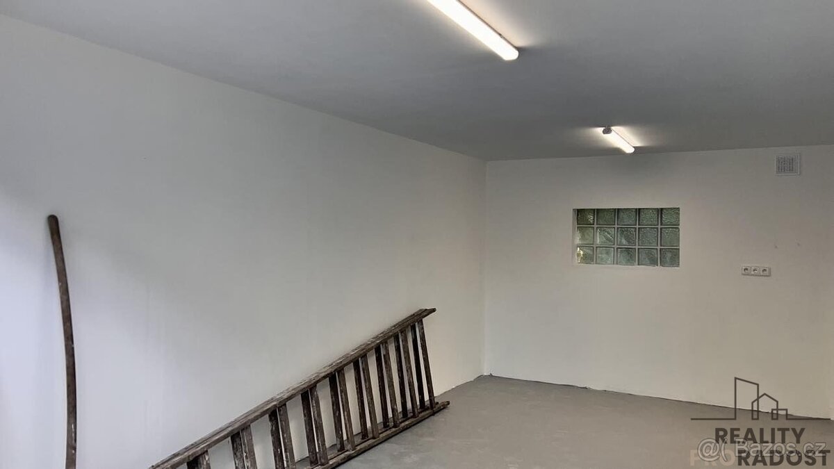 Prodej garáže 18m2 - 2