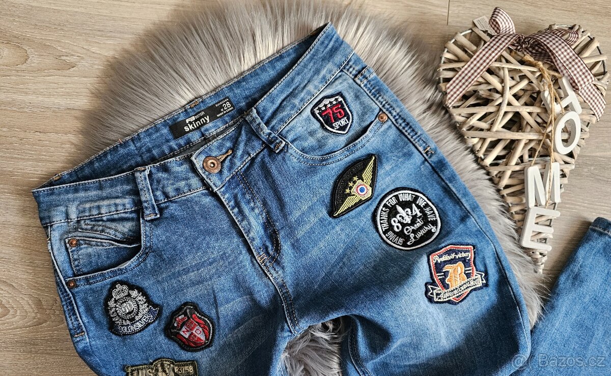 Skinny džíny s nášivkami - 2