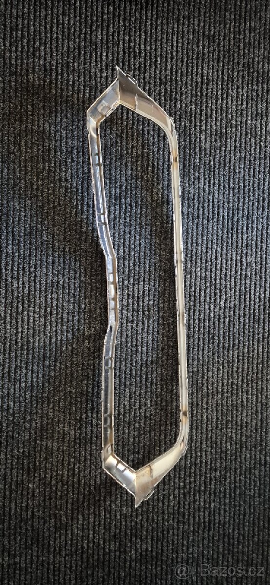 Rámeček přední masky Škoda Octavia IV - 2