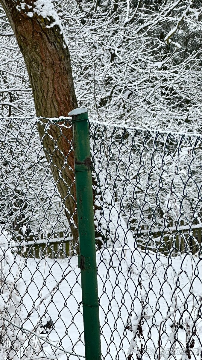 Pletivo, pletivový plot včetně sloupků - 2