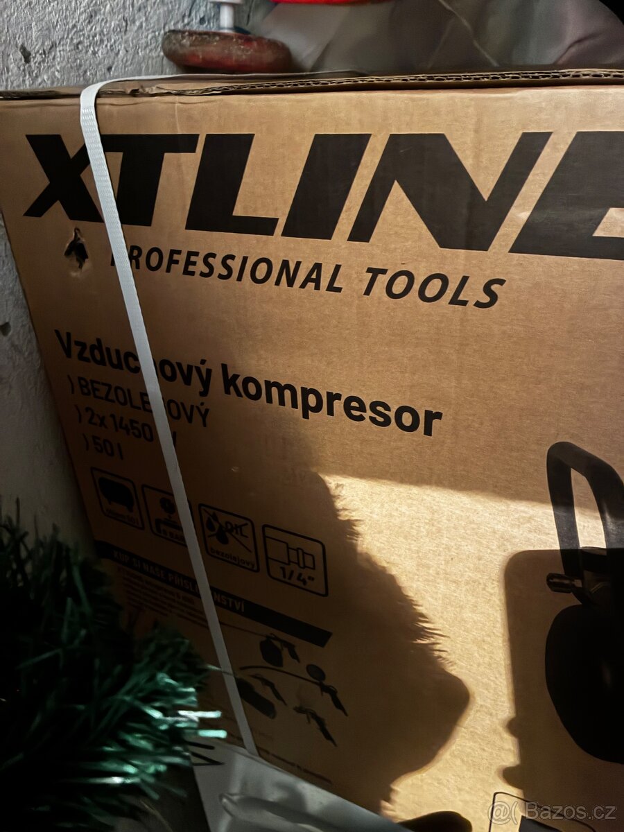 Kompresor XTLINE bezolejovy 2x1450W 50l - 2