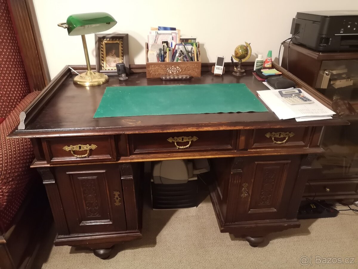 Historizující psací stůl - 2