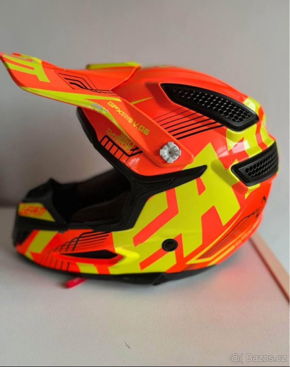 LEATT helma - 2