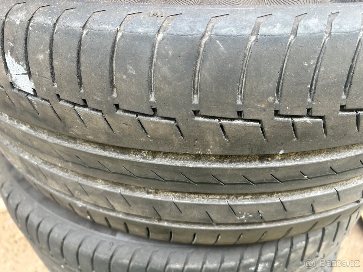 Letní pneu Continental 235/50/R19 - 2