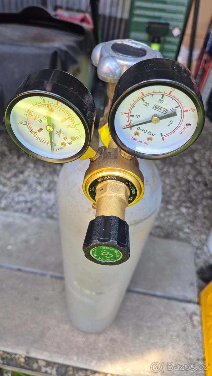 Bomba 8L CO2 s redukčním ventilem KOWAX - 2