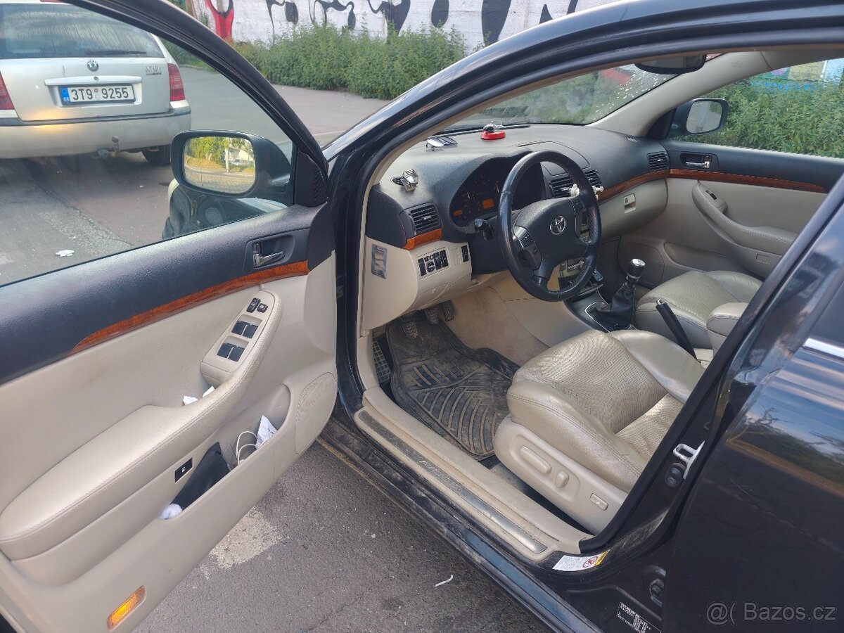 Toyota Avensis - 2