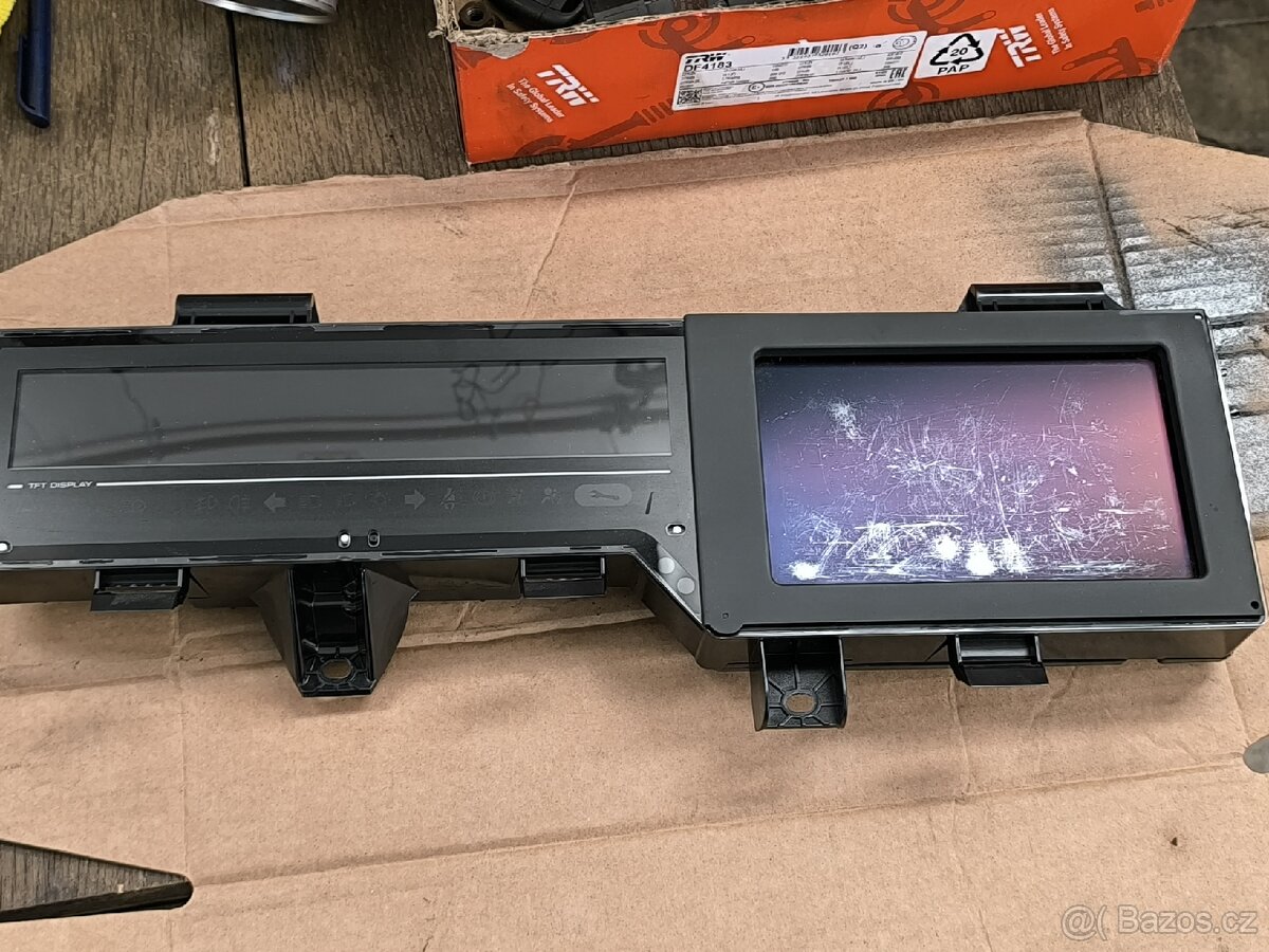 Renault Scénic 3 přístrojový panel - 2