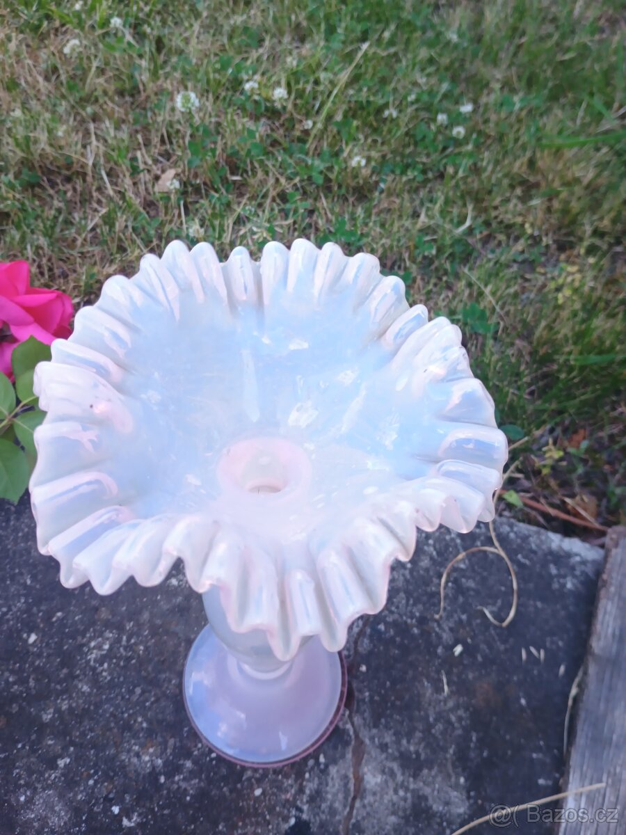 Kovaný svícen , opálová váza, plastiky - 2