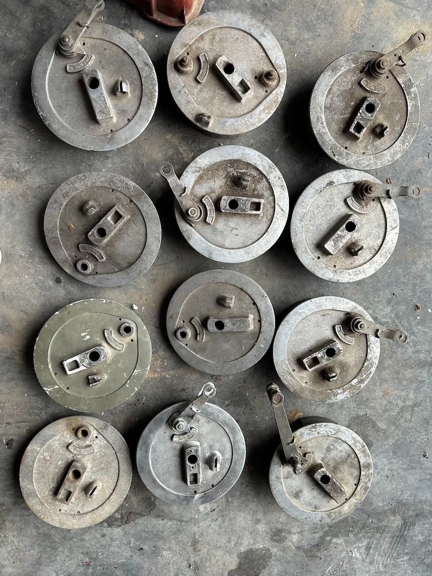 Predám brzdový štít s nápisom usable range JAWA 350 ČZ 175 - - 2