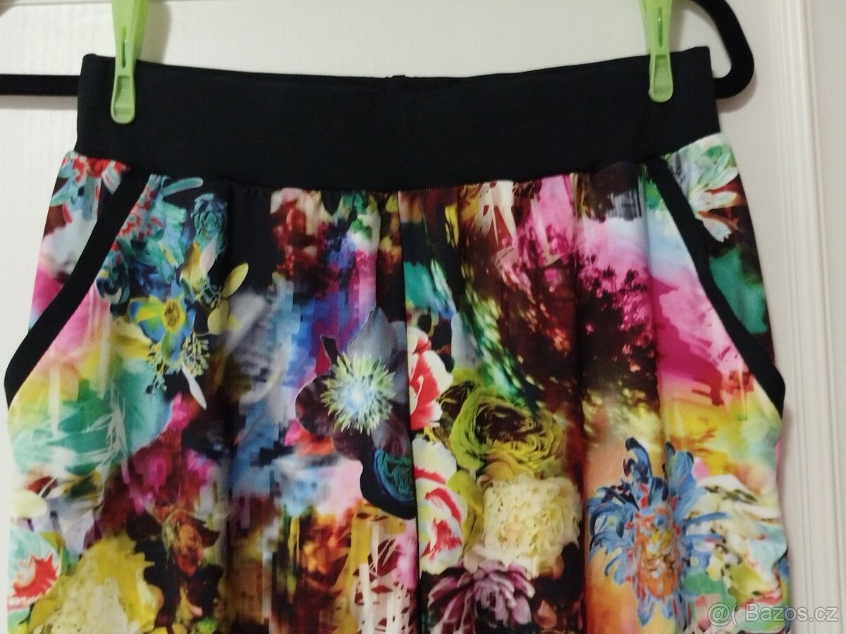 Pohodlné kalhoty s kytickama - 2