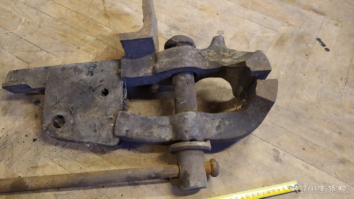 Kovařský svěrák masivni 150mm - 2