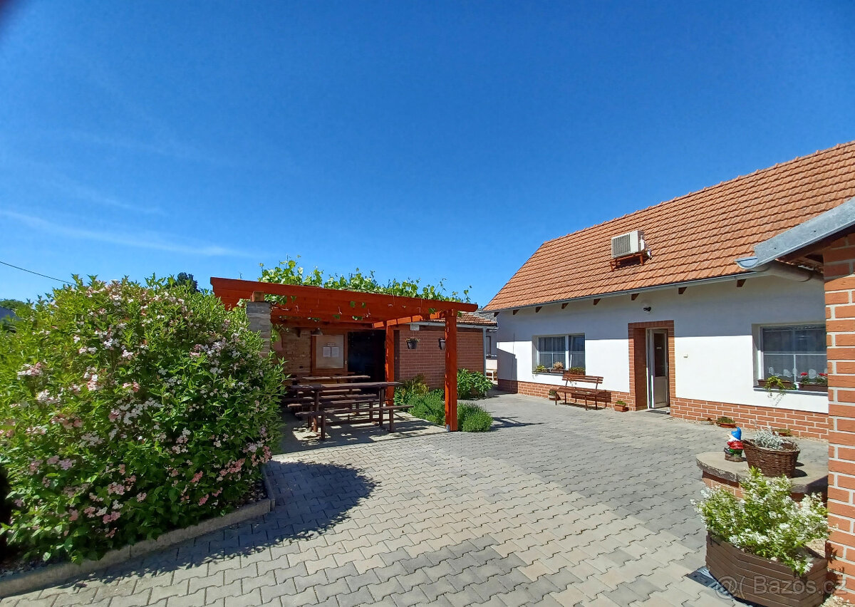 Prodám rodinný dům (penzion) - 2