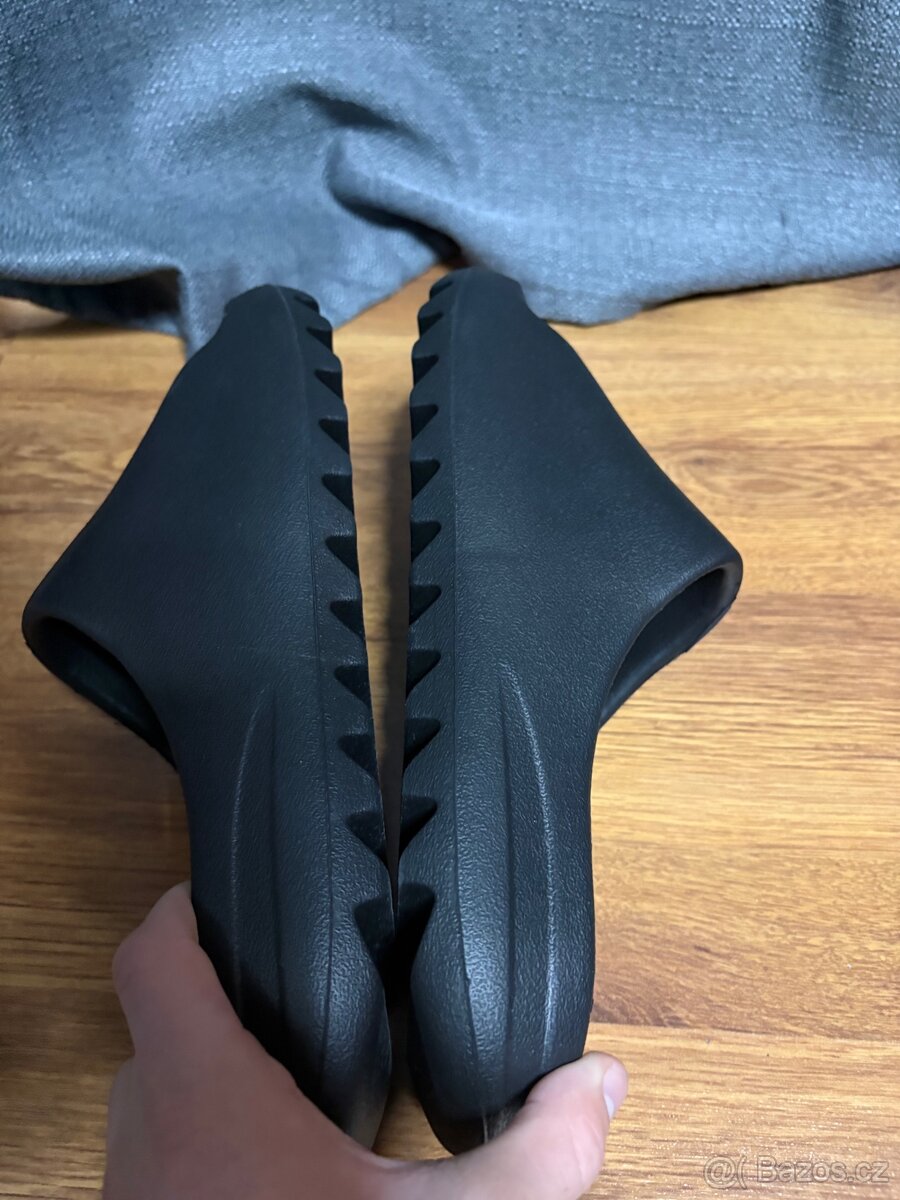 Adidas Yeezy slides - 2