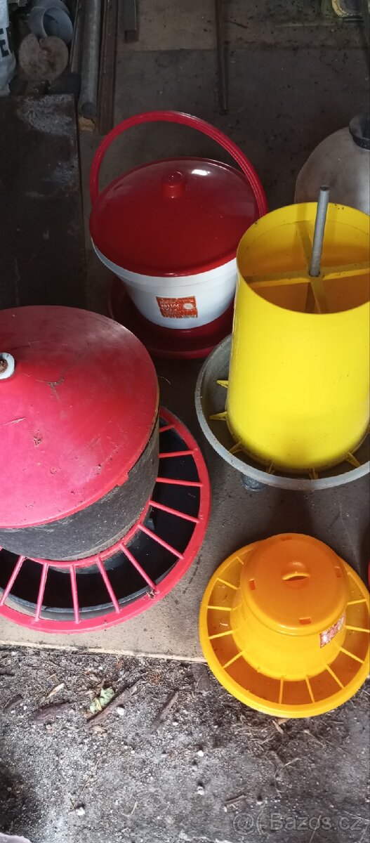 Nádobí pro slepice - 2