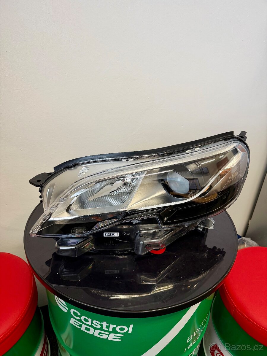 Peugeot Traveller Xenon - 2