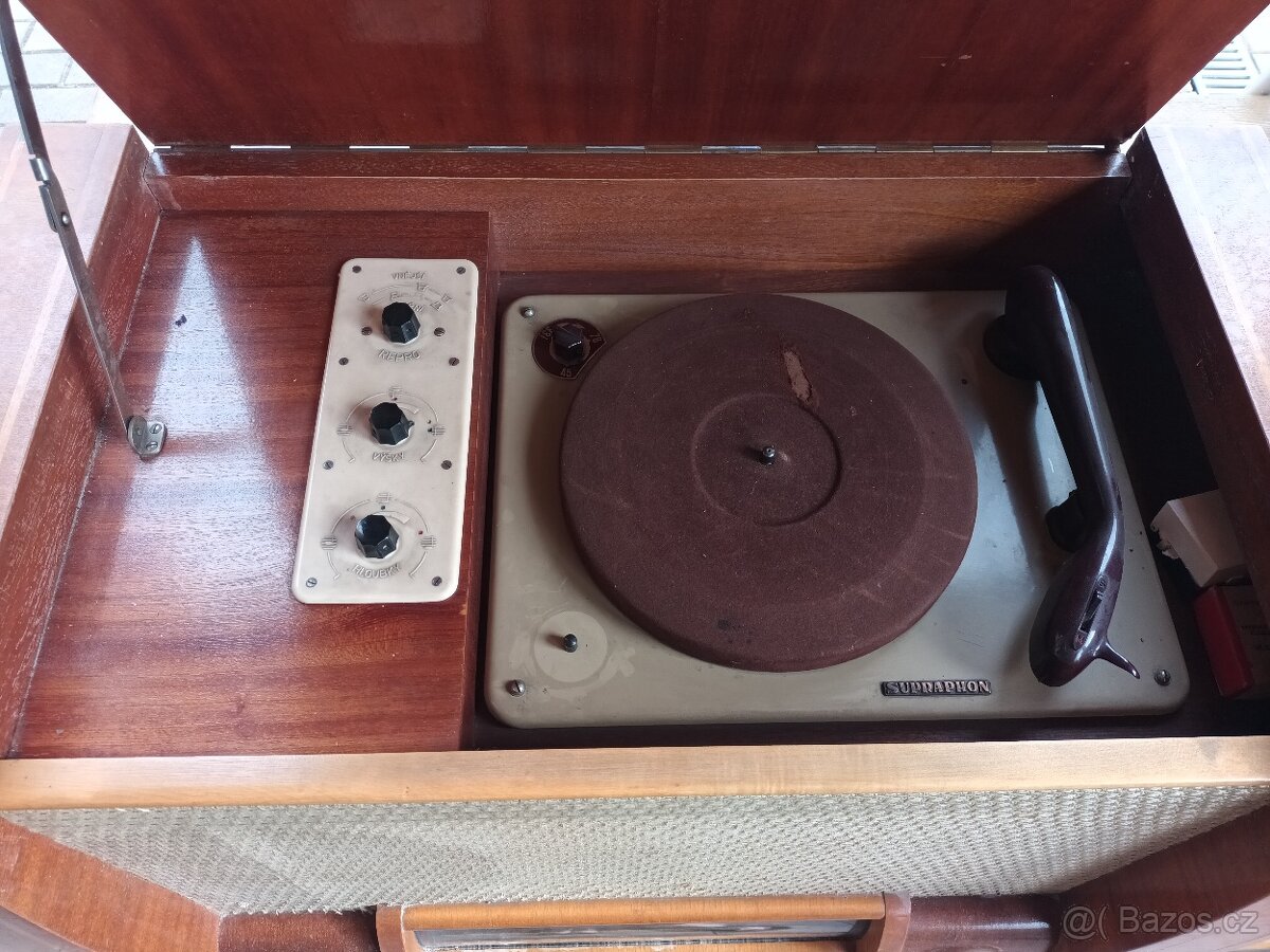 Rádio + gramofon - 2
