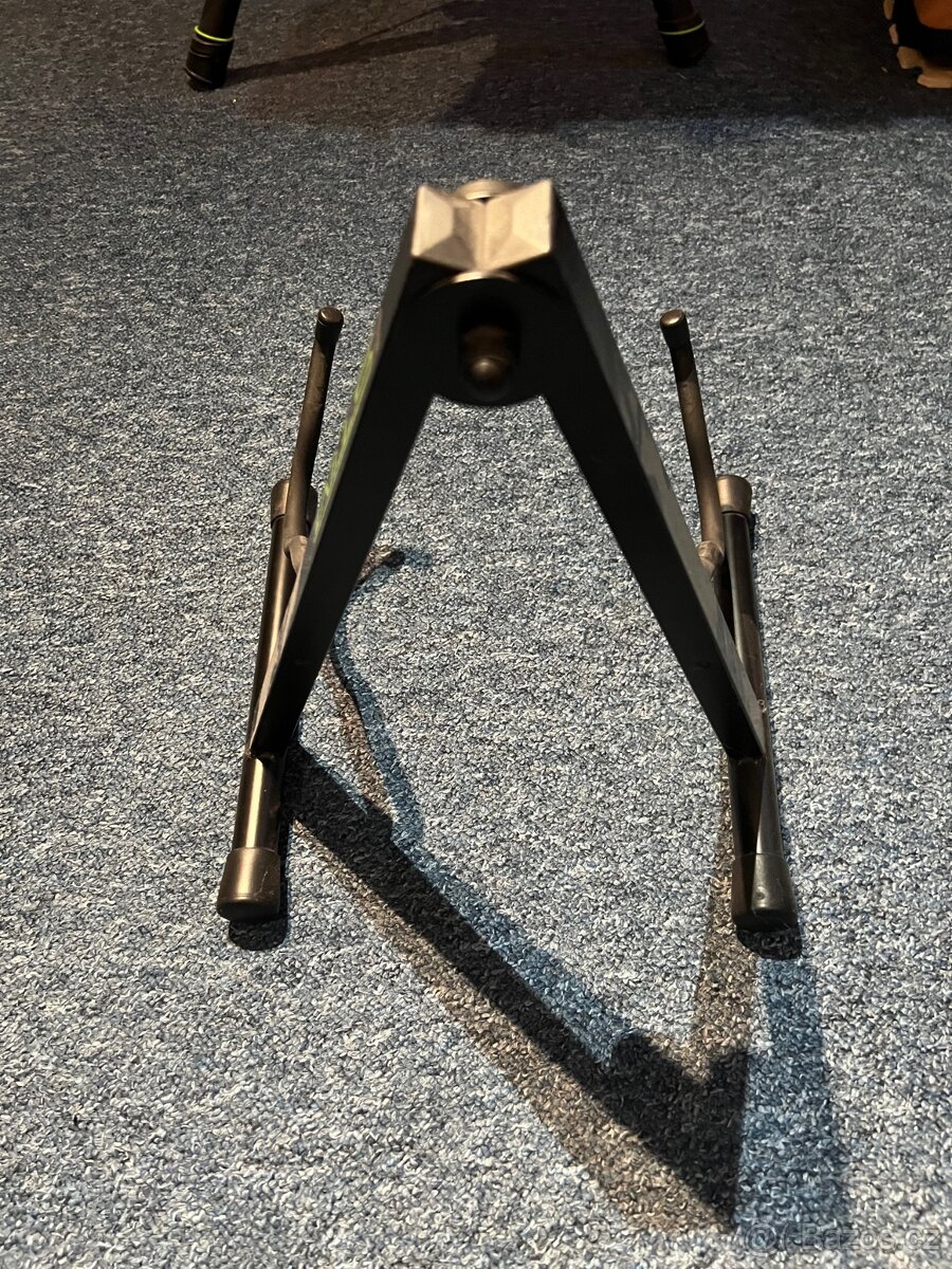Stojan na kytaru Stim - 2