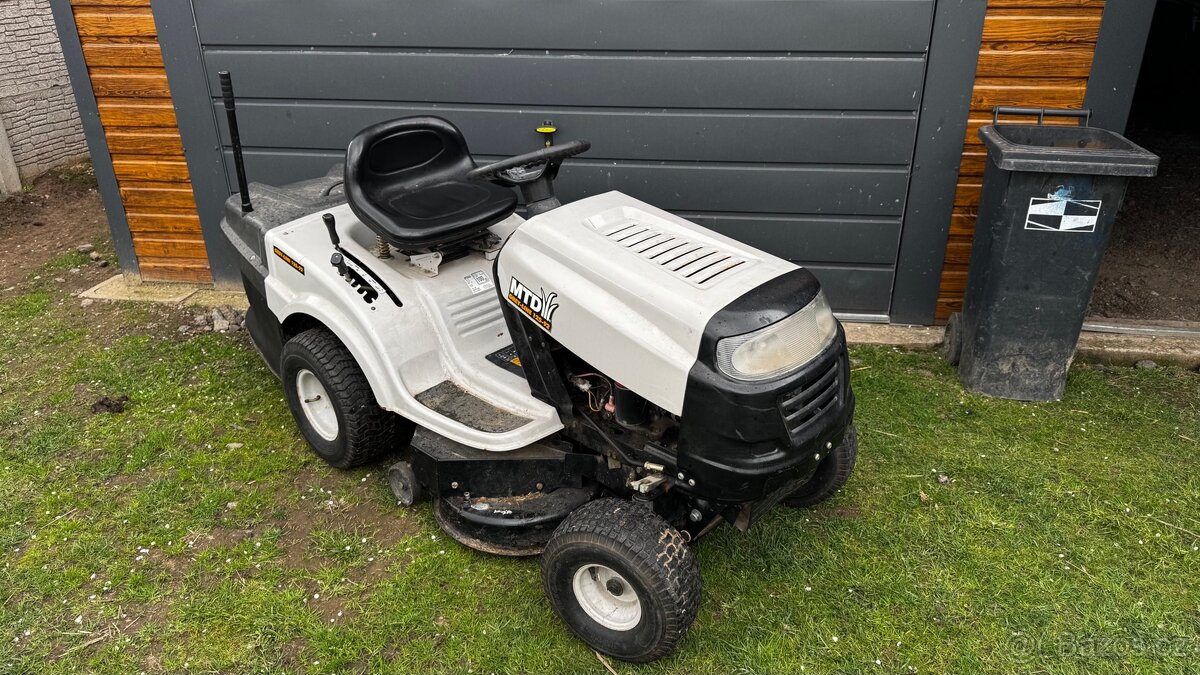 zahradní traktor, traktůrek, sekačka - 2