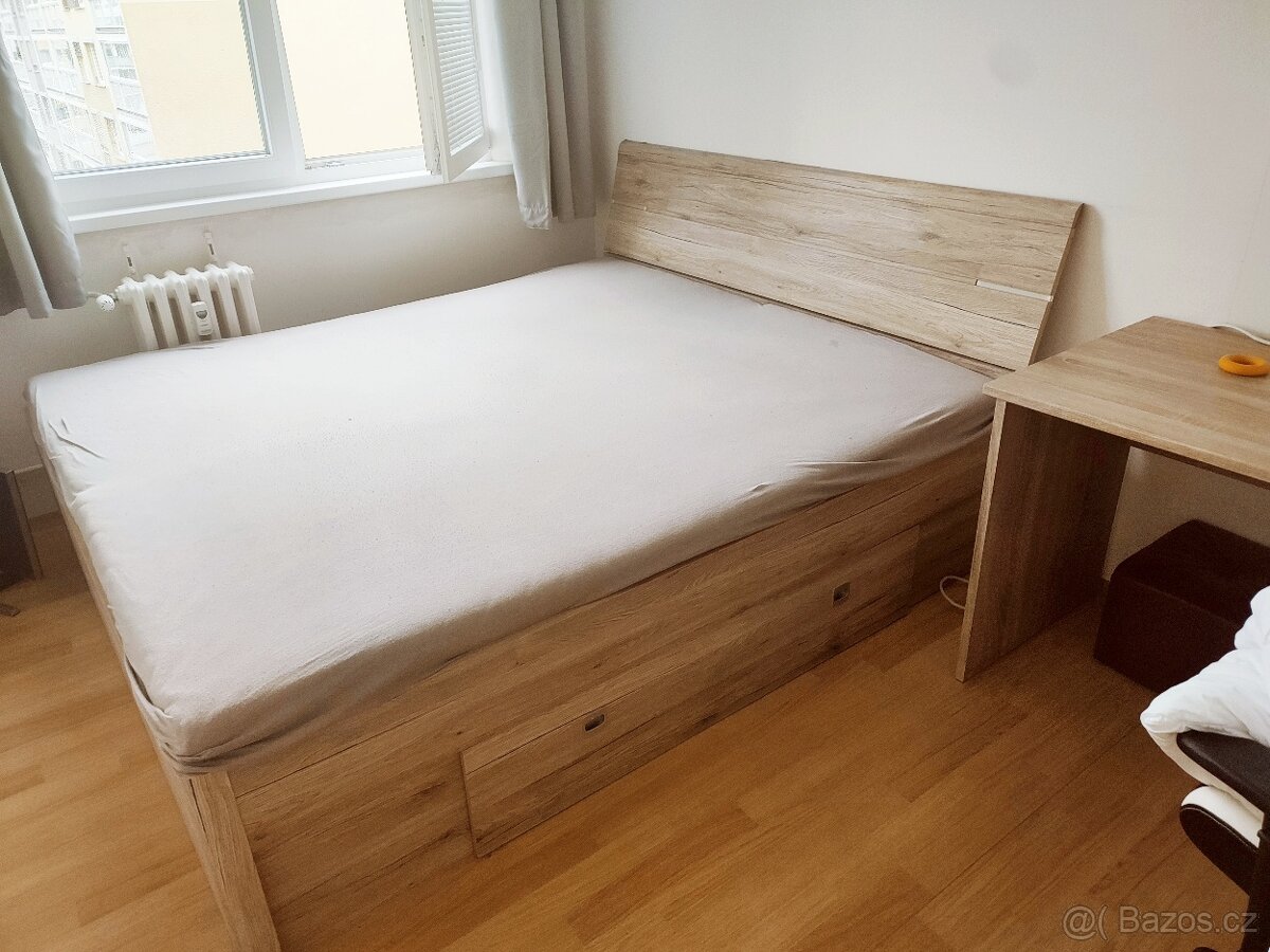 Velká postel, úložný prostor - 2