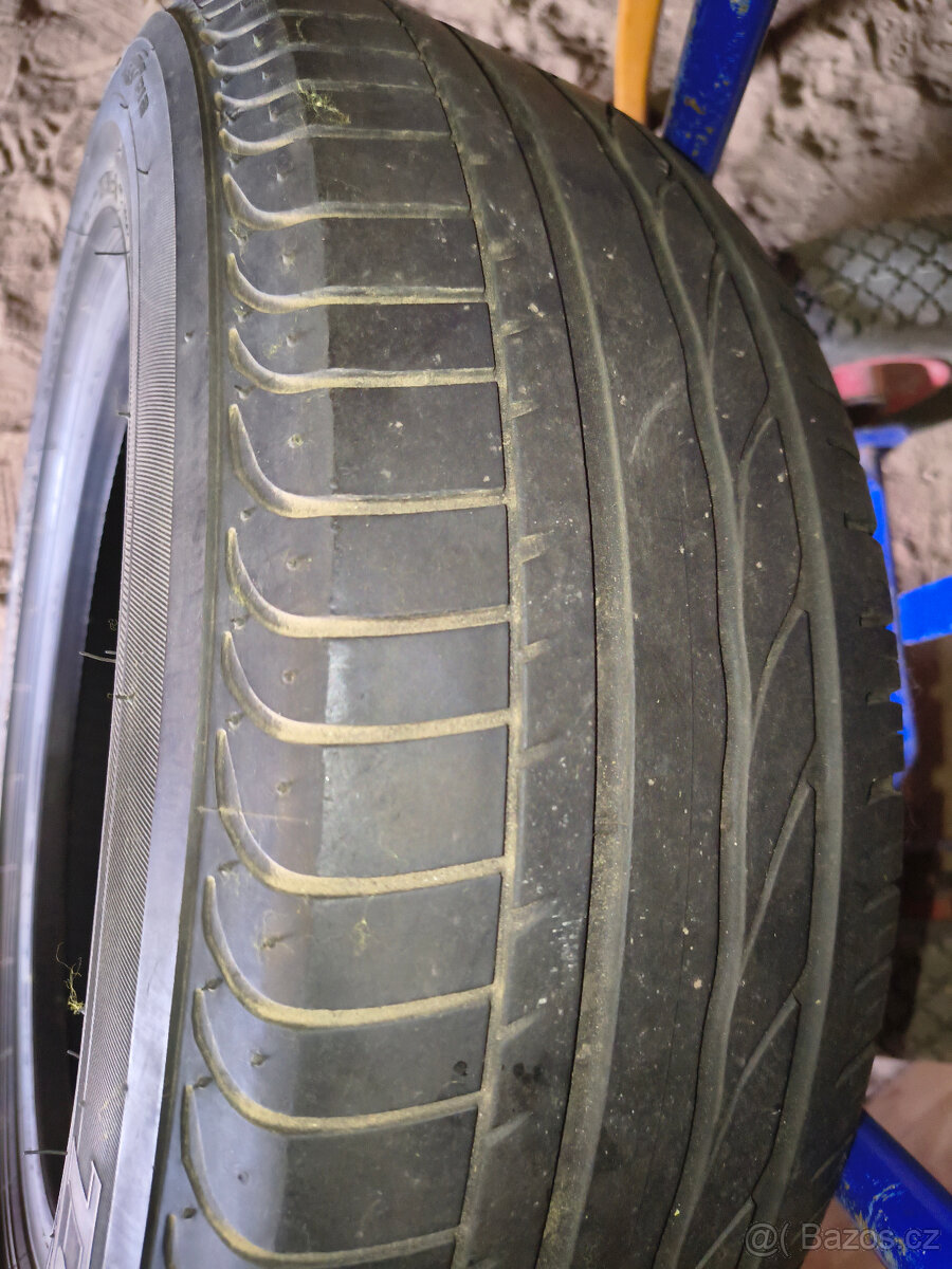 Pneu 205/60 R16 - 2
