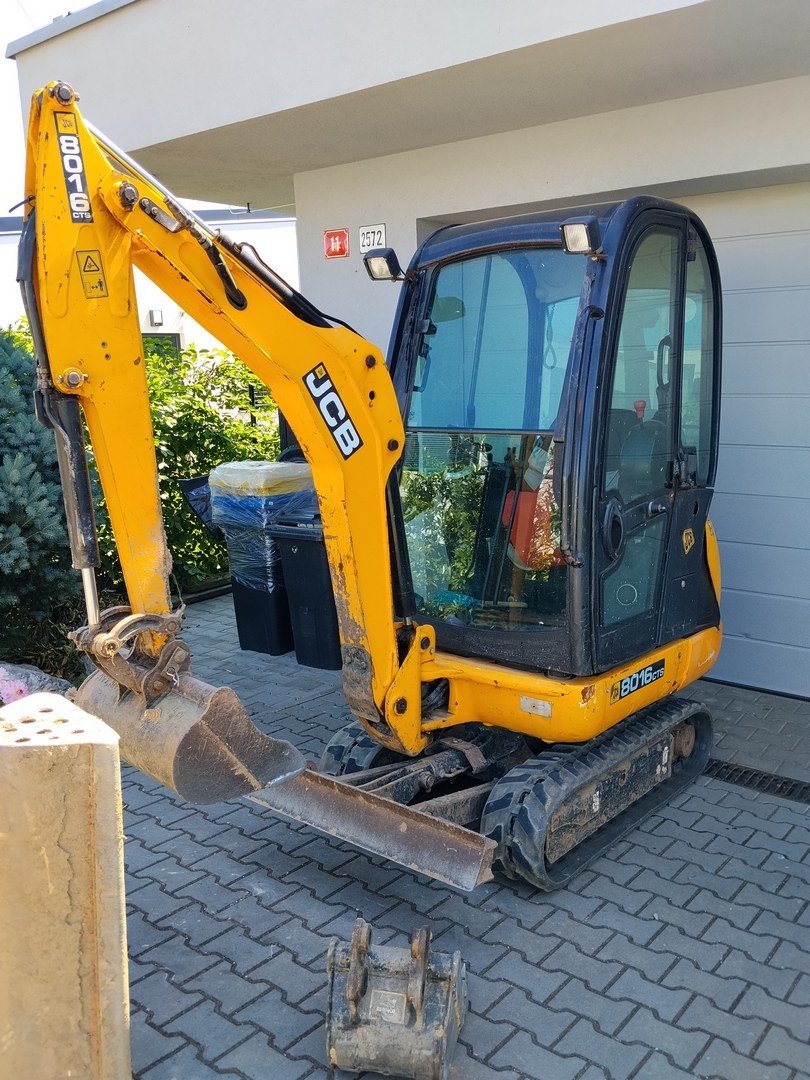 Prodám pásový minibagr JCB 8016cts - 2