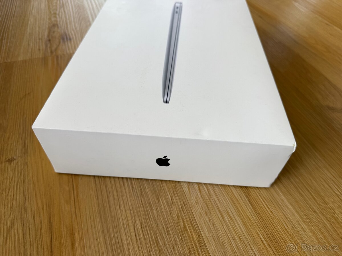 Prázdné krabice na MacBook Air 13” 256GB SSD - 2