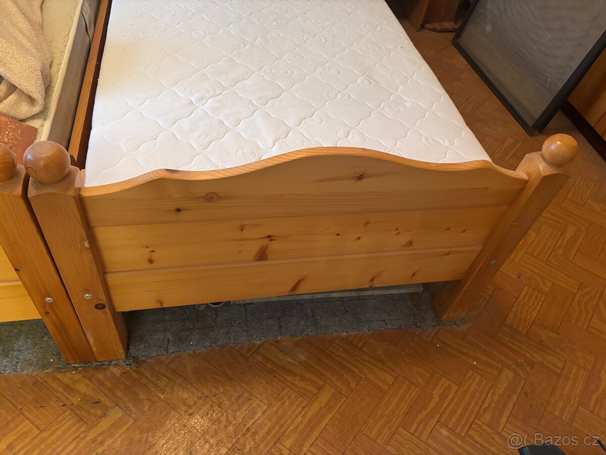 Dřevěná postel - 2