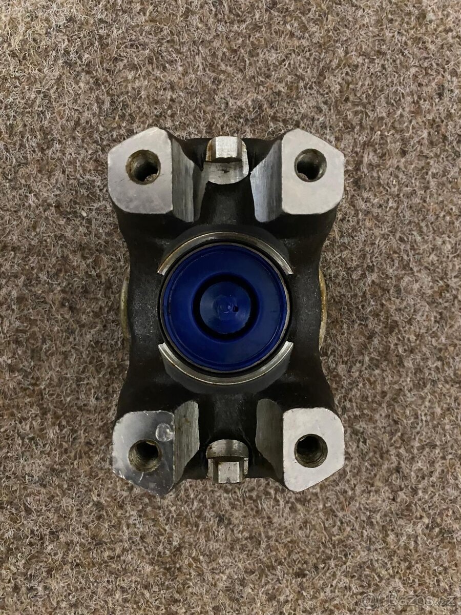 Unašeč kardanu JCB - 2