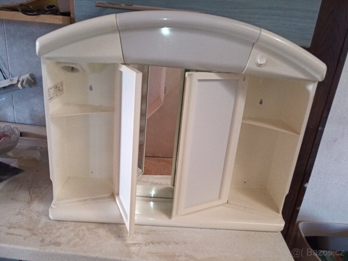 Skříňka zrcadlova se světlem - 2