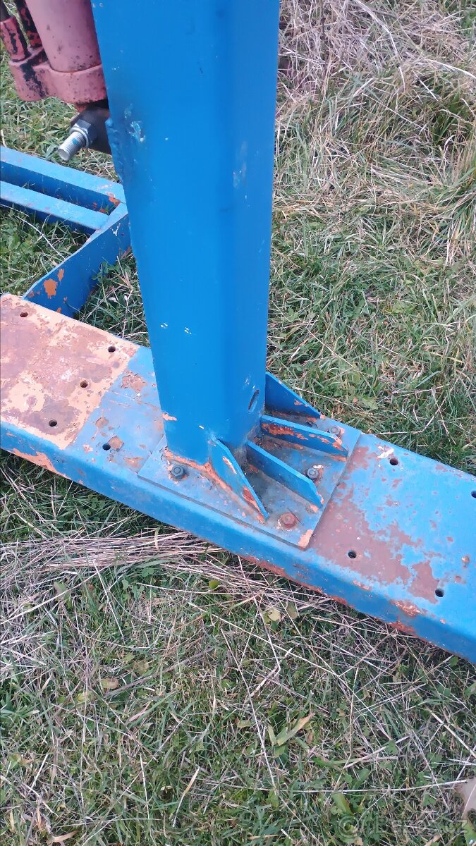 Dílenský zvedák - 2