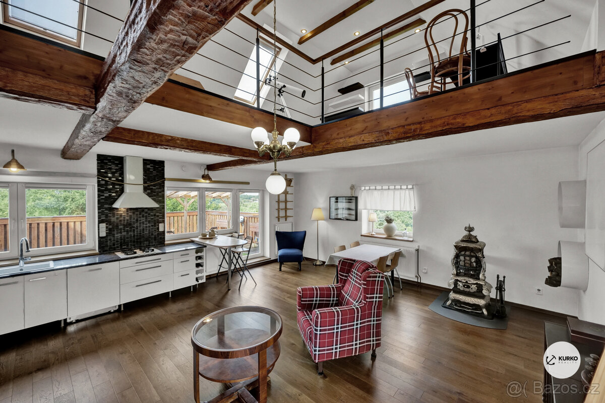 Rodinný dům / usedlost o dvou bytových jednotkách s pozemkem - 2