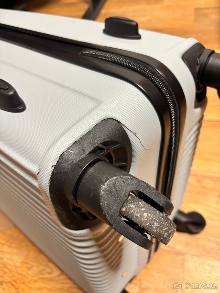 Cestovní kufr 70l, mírně poškozen - 2