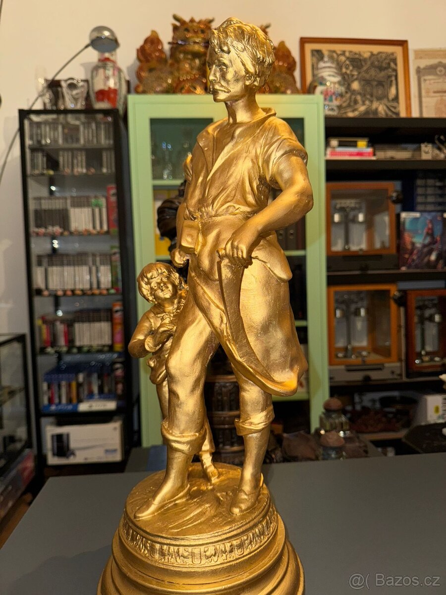 Velká socha plastika rolníka s chlapcem - 2