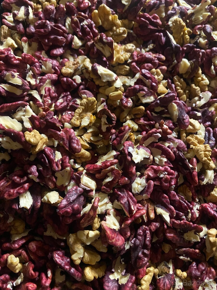 Loupané ořechy - 2