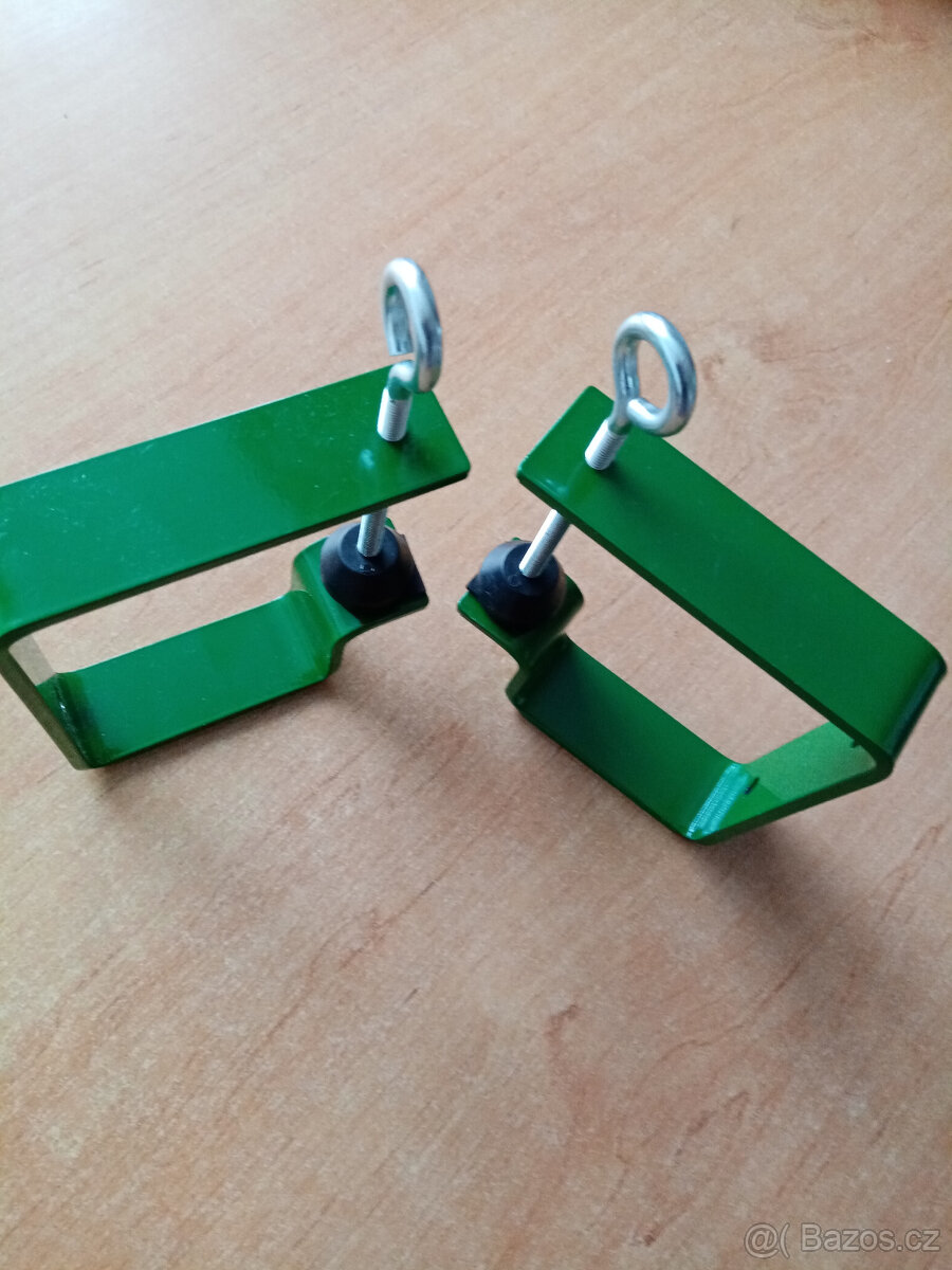 2x malý svěrák kovový - 2